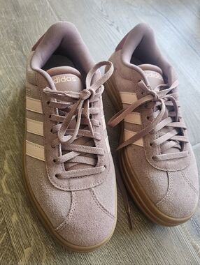 adidas Women’s Vi Court Bold Mauve Pink Suede Platform Sneakers. 7.5.